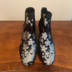 Anne Klein Akgorgia ankle boot Size 9